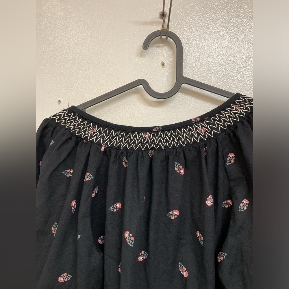 Old Navy  size M Puff-Sleeve Floral Smocked Poet Swing Blouse Top - Picture 10 of 10